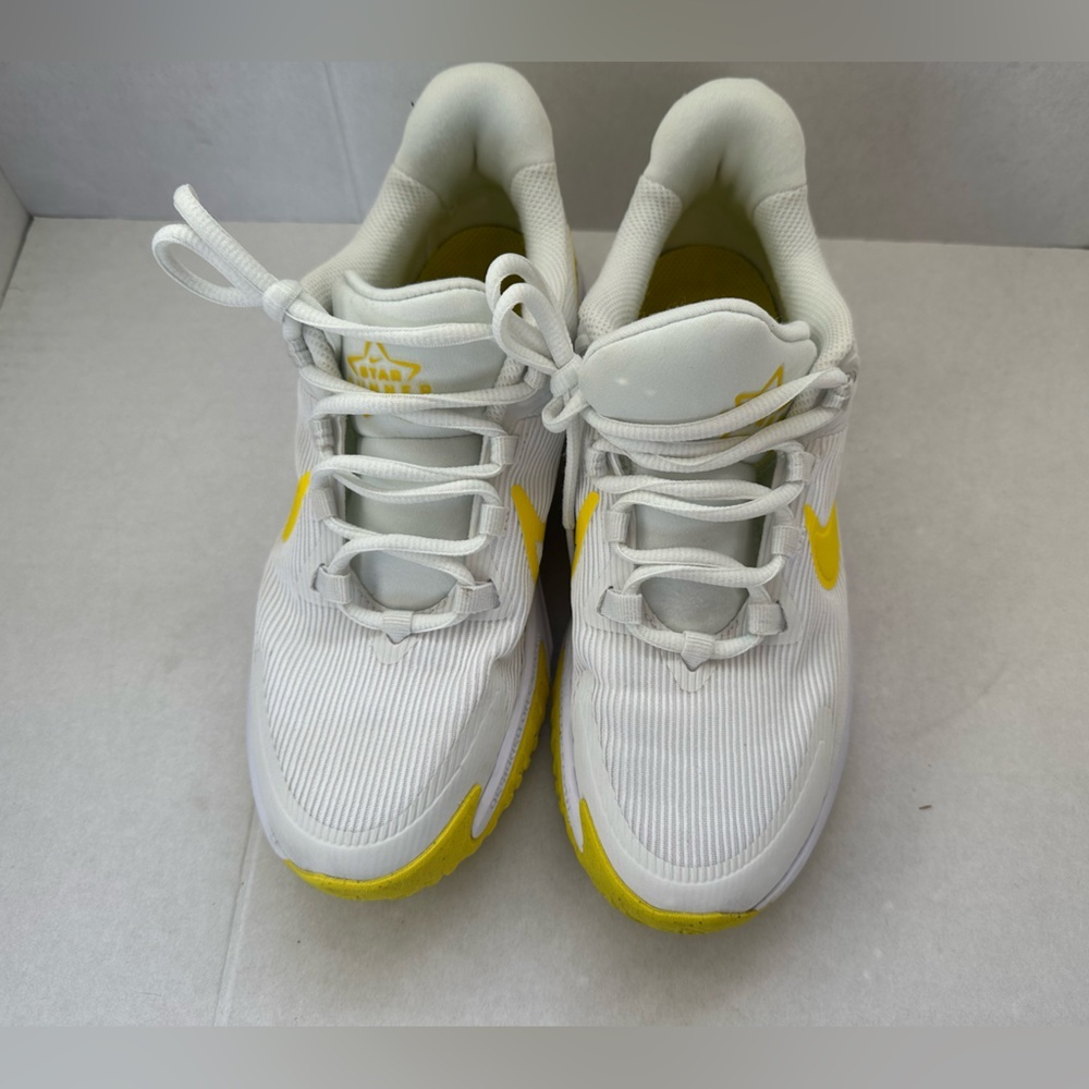 Nike Star Runner 4 Big Kids Summit Shoes White/Yellow size 4Y